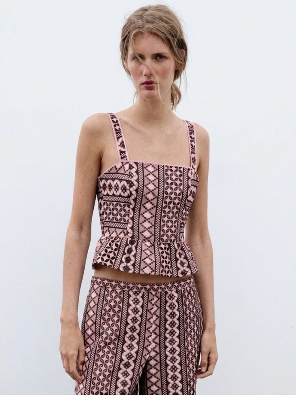 NWT Zara Woman Embroidery EMBROIDERED EYELET TOP Size XS